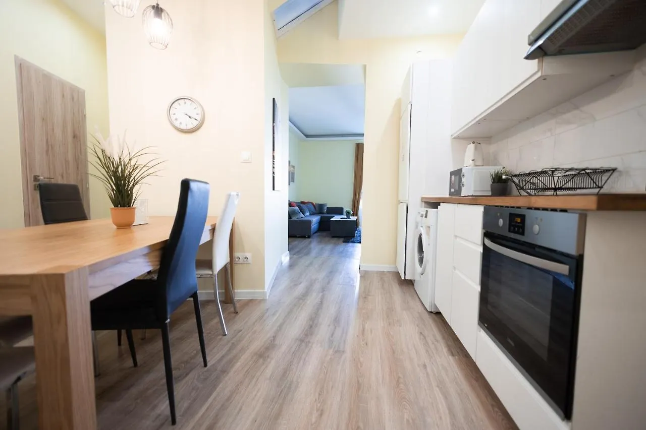 Apartment Luxury Central Home Next To The New York Cafe Budapest