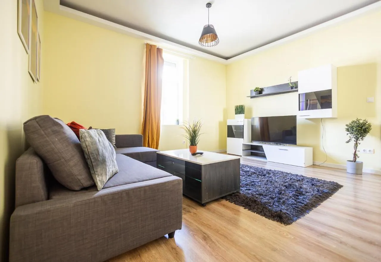 Luxury Central Home Next To The New York Cafe Budapest Apartment