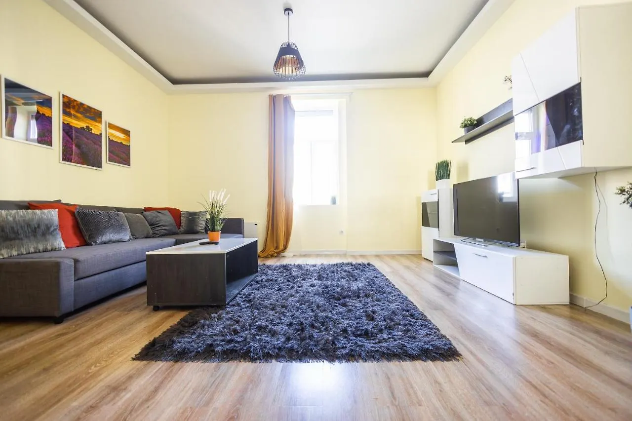 Luxury Central Home next to the New York Café Budapest Ungheria
